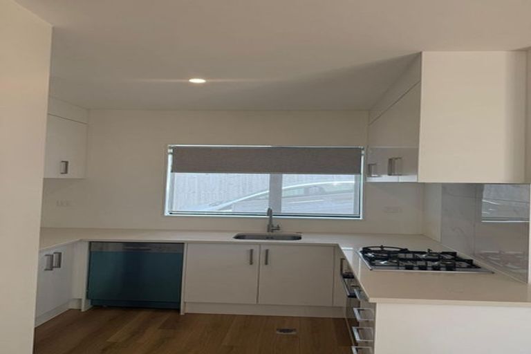 Photo of property in 9b Poruru Close, Papakura, 2110
