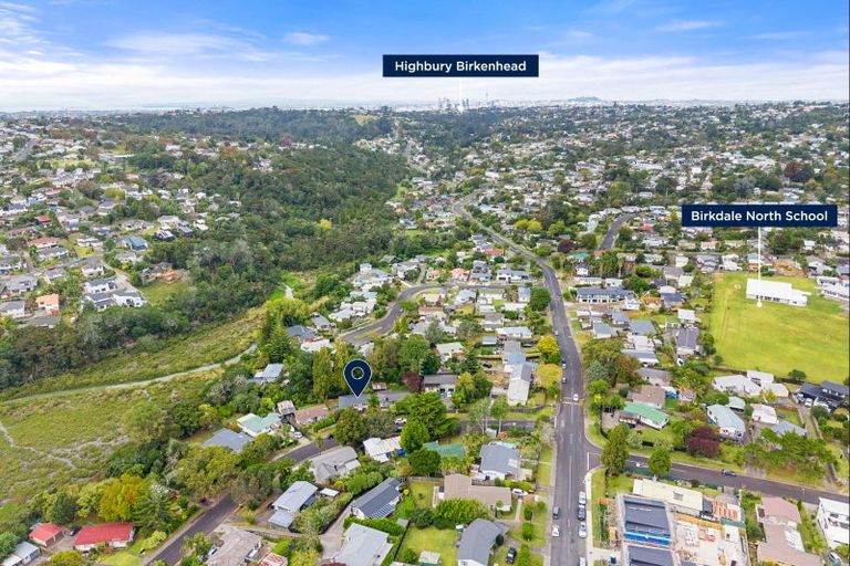 Photo of property in 7 Mcphail Street, Birkdale, Auckland, 0626