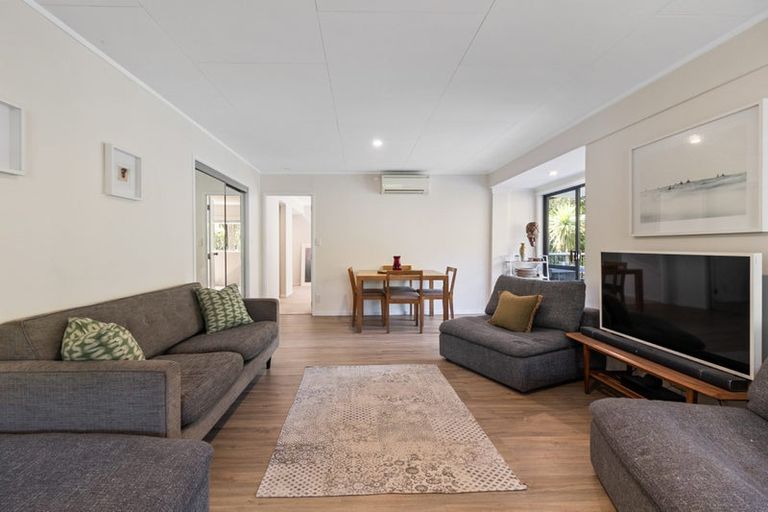 Photo of property in 33 Homewood Place, Chatswood, Auckland, 0626