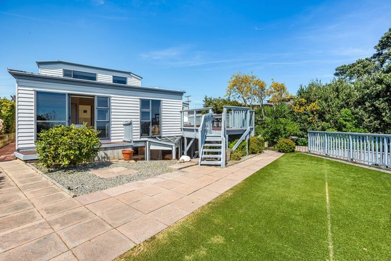 Photo of property in 45 Mana View Road, Paremata, Porirua, 5026