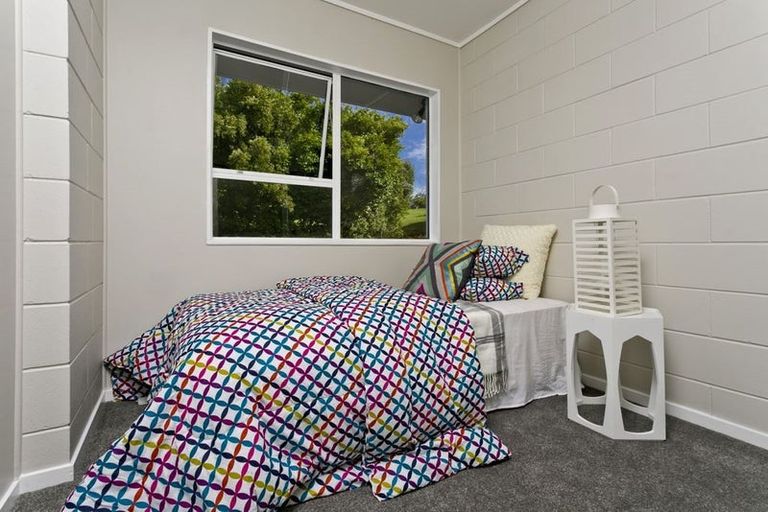 Photo of property in 1/23 Target Road, Totara Vale, Auckland, 0629