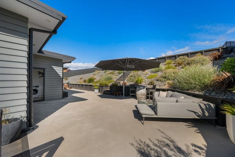 Photo of property in 71 Stratford Drive, Mount Pisa, Cromwell, 9383