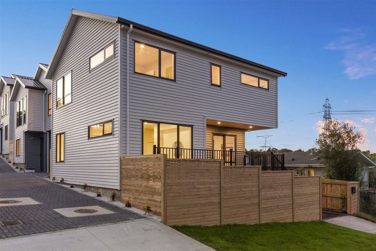 Photo of property in 51a Reynella Drive, Massey, Auckland, 0614