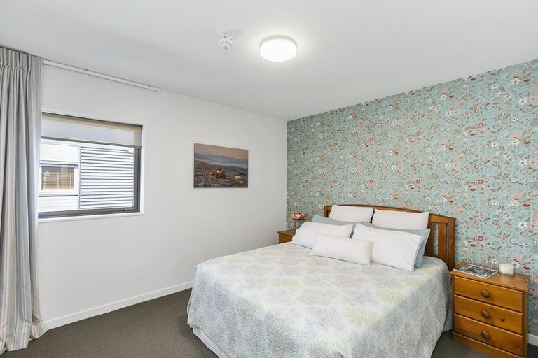 Photo of property in Montreaux Apartments, 10i/164 The Terrace, Wellington Central, Wellington, 6011