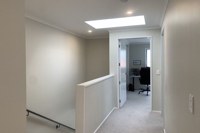 Photo of property in 5/4 Matimati Place, Hobsonville, Auckland, 0616