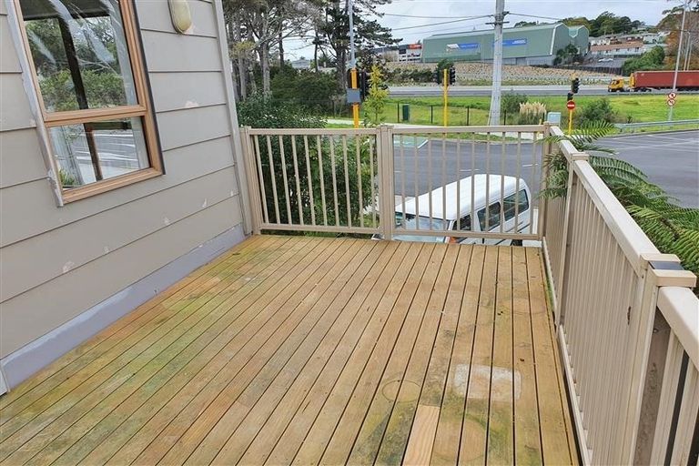Photo of property in 54 Makora Road, Massey, Auckland, 0614