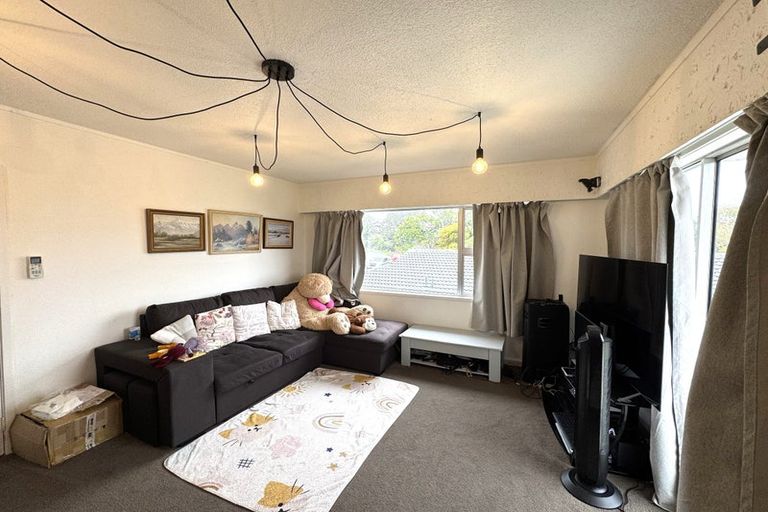 Photo of property in 26 Cyclarama Crescent, Massey, Auckland, 0614
