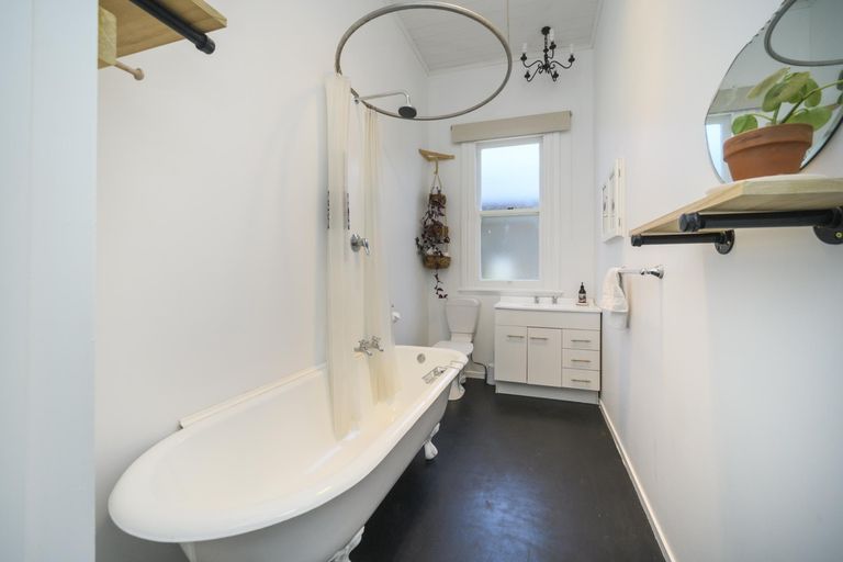 Photo of property in 84 Featherston Street, Takaro, Palmerston North, 4412