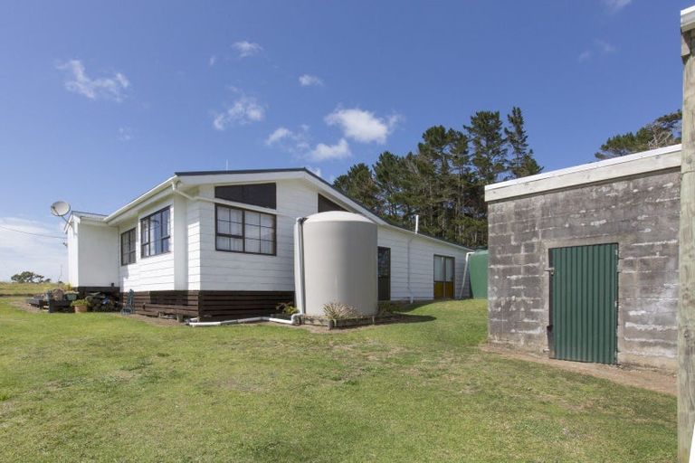 Photo of property in 5705 Pouto Road, Pouto, 0391