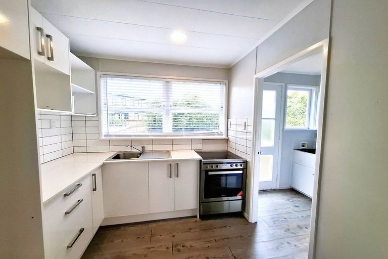 Photo of property in 2/14 Ozich Avenue, Te Atatu South, Auckland, 0610