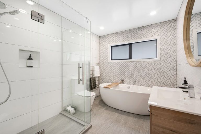 Photo of property in 202 Whitford Road, Shamrock Park, Auckland, 2016