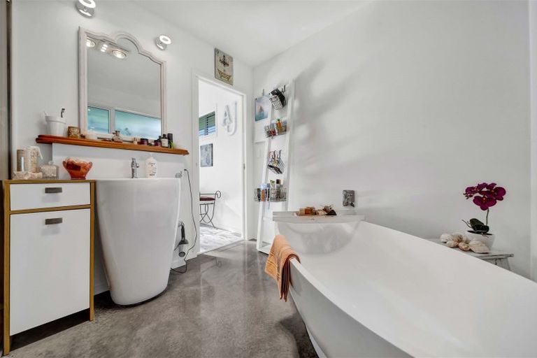 Photo of property in 2 Mercade Close, Stratford, 4332