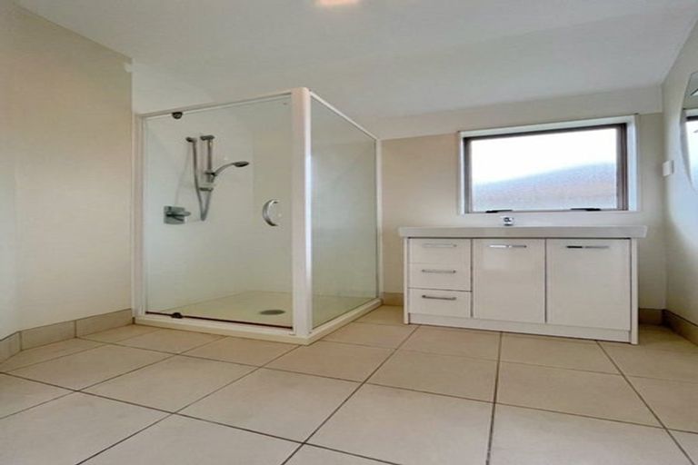 Photo of property in 15 Merlot Way, Te Atatu South, Auckland, 0610