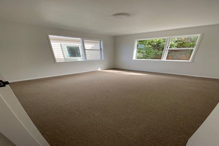 Photo of property in 1 Flint Way, Northland, Wellington, 6012