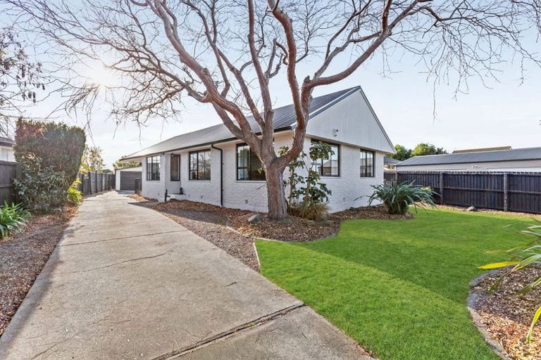 Photo of property in 24 Heathglen Avenue, Parklands, Christchurch, 8083