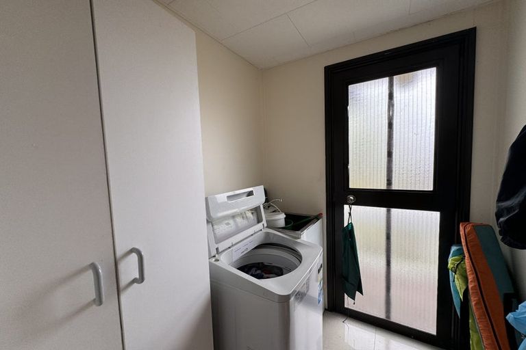 Photo of property in 1/39 Caribbean Drive, Unsworth Heights, Auckland, 0632