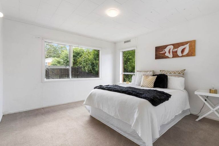 Photo of property in 1/64 Parker Avenue, Titirangi, Auckland, 0604