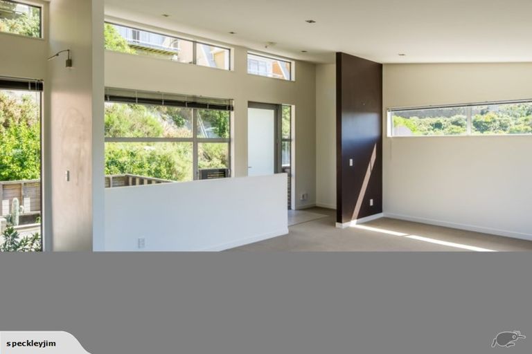 Photo of property in 51 Tiketike Way, Brooklyn, Wellington, 6021