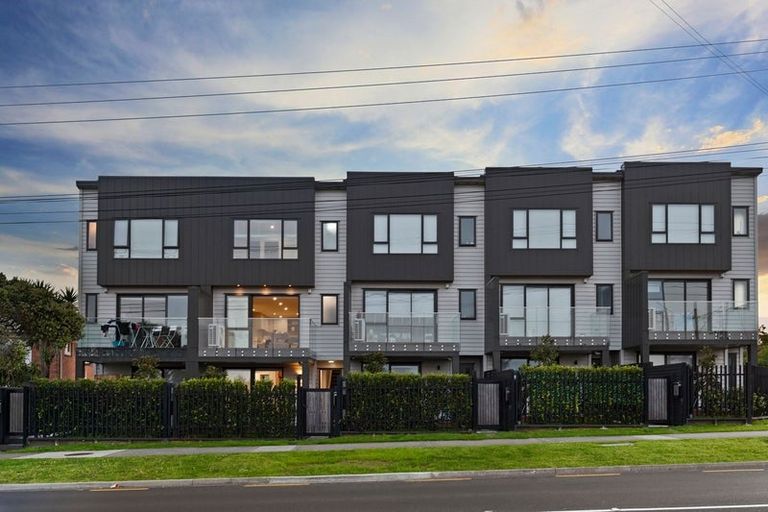 Photo of property in 2c Fowler Street, Northcote, Auckland, 0627