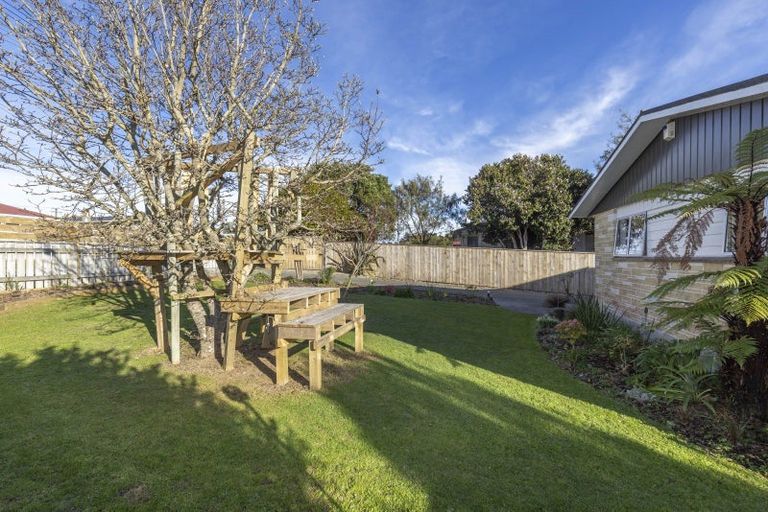 Photo of property in 43 Kaitawa Crescent, Paraparaumu, 5032
