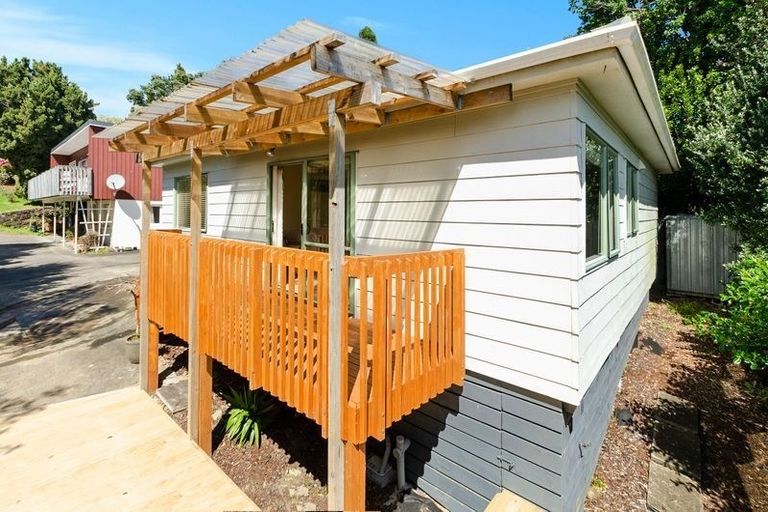 Photo of property in 2/1 Nea Place, Hillcrest, Auckland, 0627