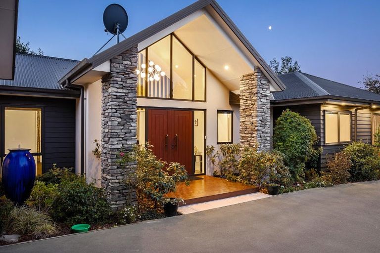Photo of property in 10 Glen Bridge Lane, Harewood, Christchurch, 8051