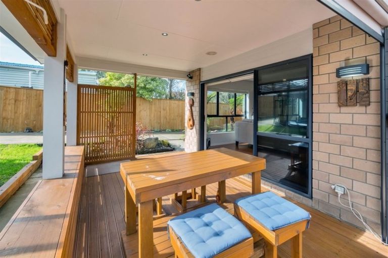 Photo of property in 7a Roberts Road, Te Atatu South, Auckland, 0610