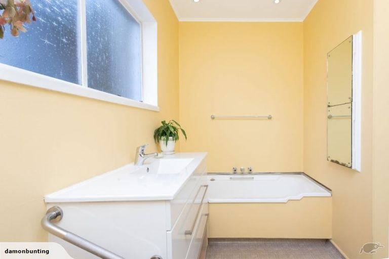 Photo of property in 28 Erin Crescent, Mairehau, Christchurch, 8013