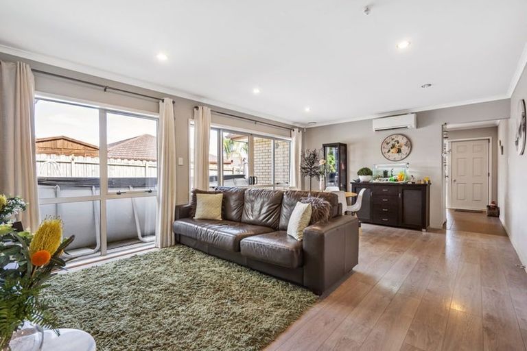 Photo of property in 25 Saltwood Street, Red Beach, 0932