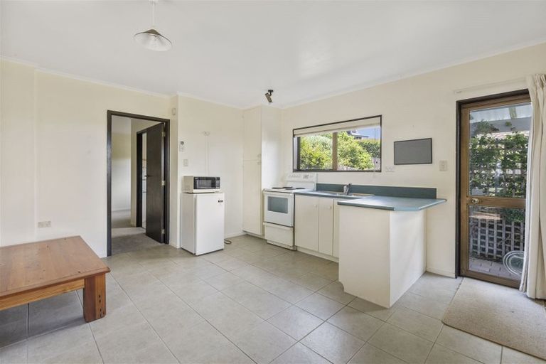 Photo of property in 22 Kathy Terrace, Stanmore Bay, Whangaparaoa, 0932