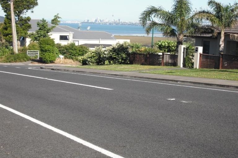 Photo of property in 140 Luckens Road, West Harbour, Auckland, 0618