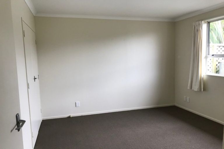 Photo of property in 89a Stewart Drive, Newlands, Wellington, 6037