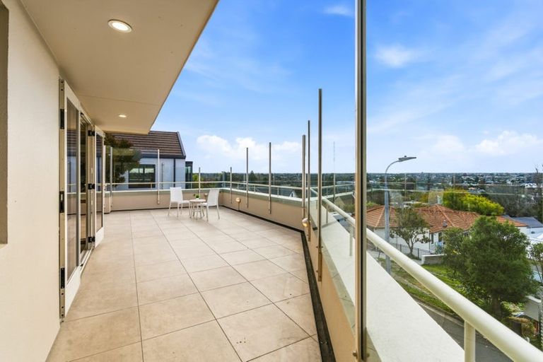 Photo of property in 1/21 Overdale Drive, Cashmere, Christchurch, 8022