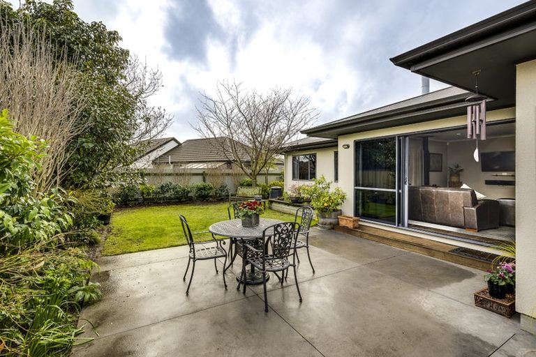 Photo of property in 17 Newbury Place, Taradale, Napier, 4112