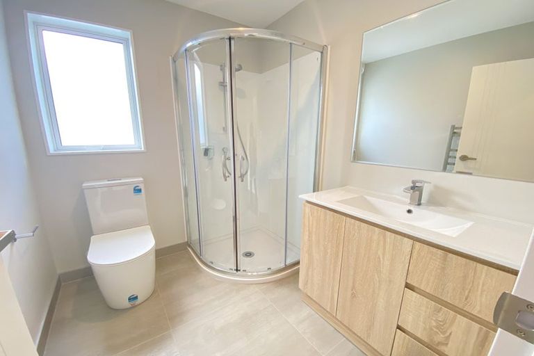 Photo of property in 35 Kaimai Avenue, Massey, Auckland, 0614
