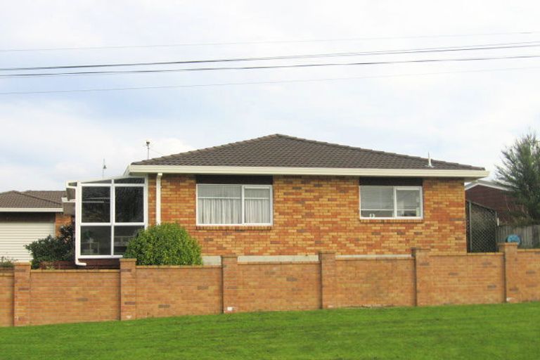 Photo of property in 1/86 Don Buck Road, Massey, Auckland, 0614