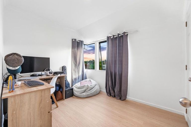 Photo of property in 56 Garton Drive, Massey, Auckland, 0614