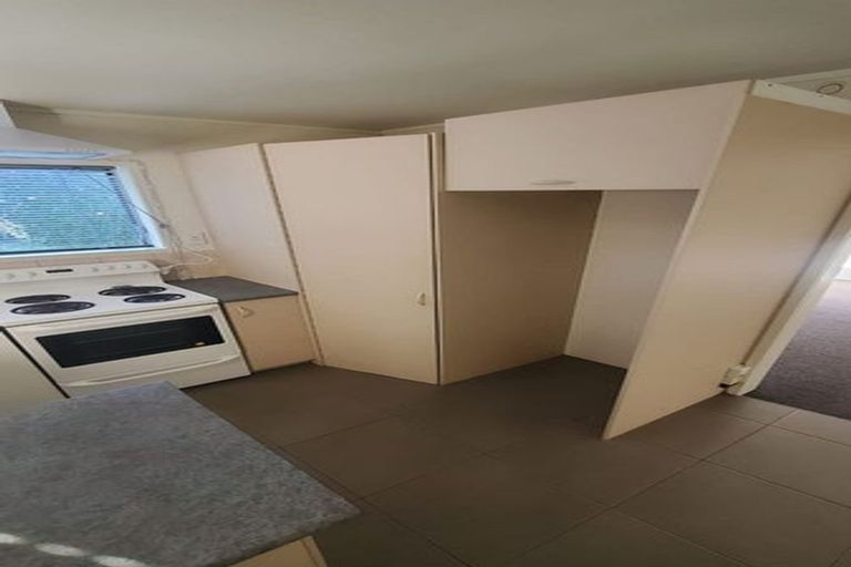 Photo of property in 1/21 Target Road, Totara Vale, Auckland, 0629
