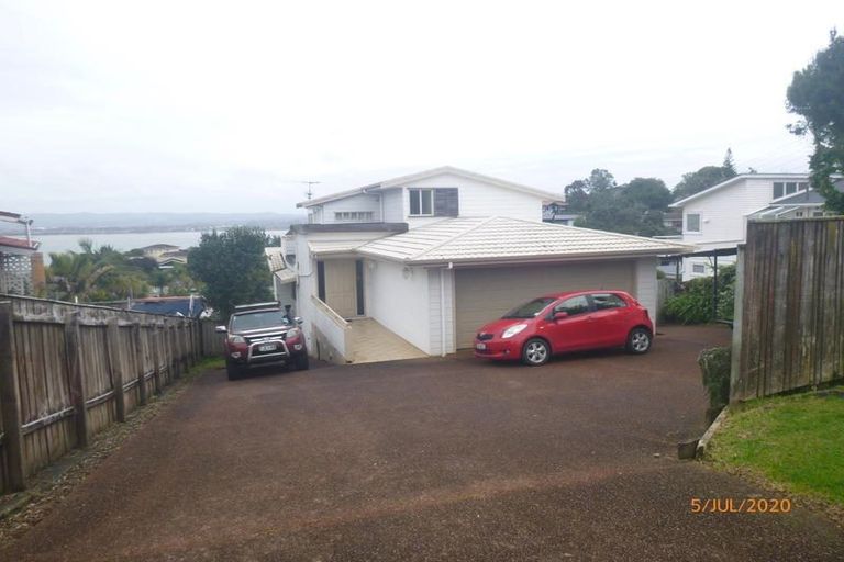 Photo of property in 17 Sea Vista Avenue, Beach Haven, Auckland, 0626