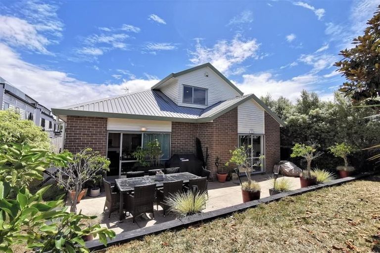 Photo of property in 1/846 East Coast Road, Oteha, Auckland, 0630