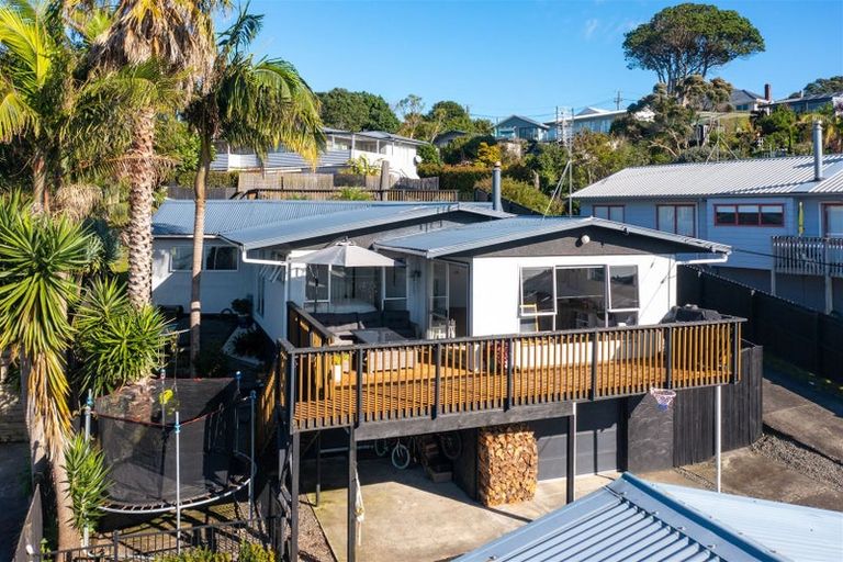 Photo of property in 43 Pohutukawa Avenue, Red Beach, 0932