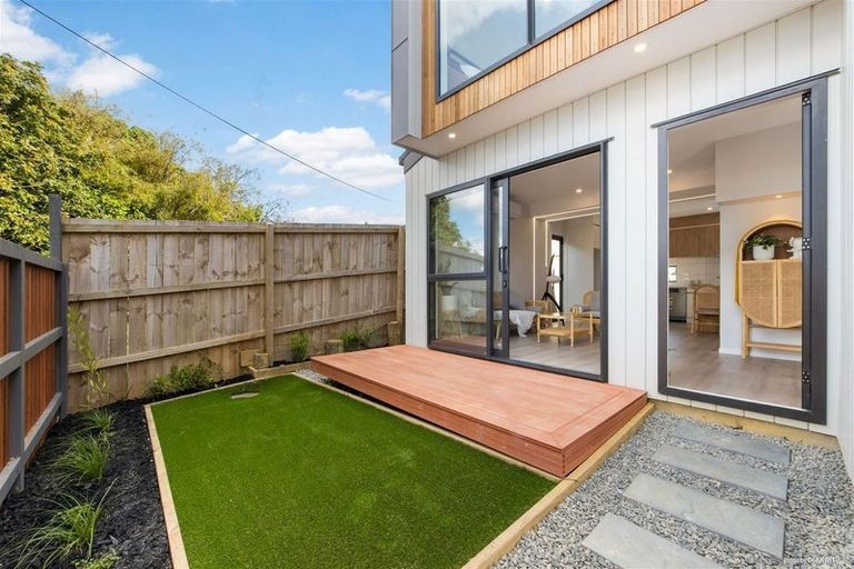 Photo of property in 2/19 Parker Avenue, New Lynn, Auckland, 0600