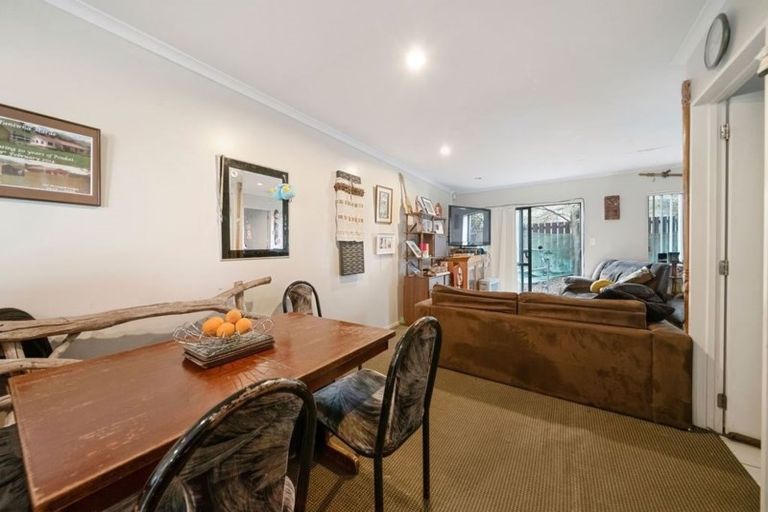 Photo of property in 92b Naylors Drive, Mangere, Auckland, 2022