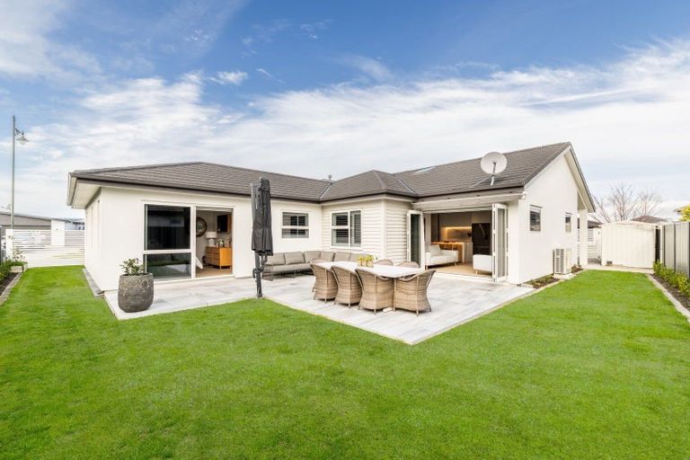 Photo of property in 11 Aoraki Road, Poraiti, Napier, 4112