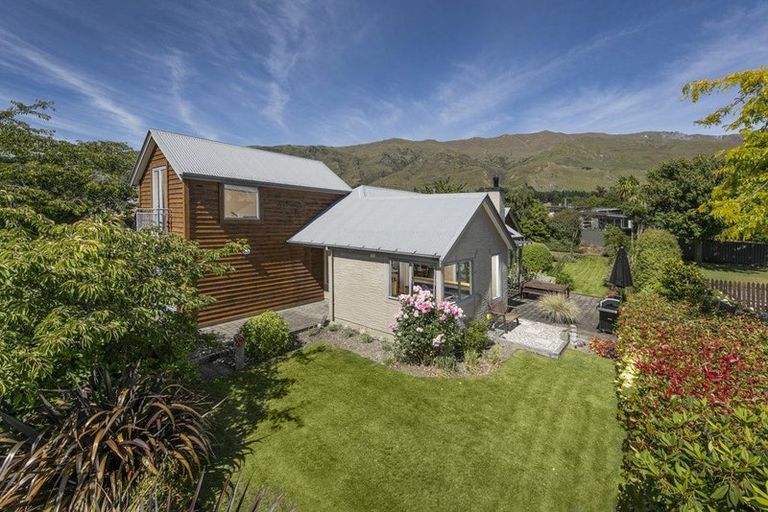 Photo of property in 121 Meadowstone Drive, Wanaka, 9305