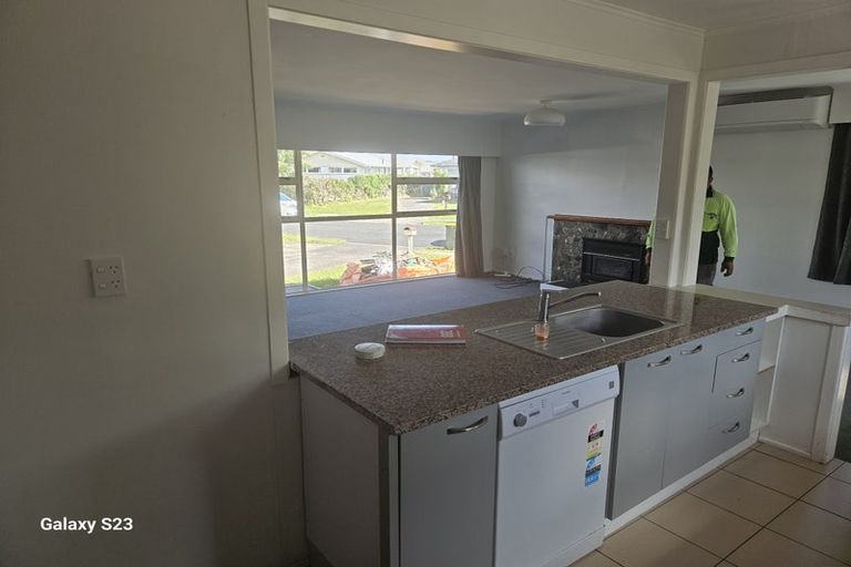 Photo of property in 119 Edgewater Drive, Pakuranga, Auckland, 2010