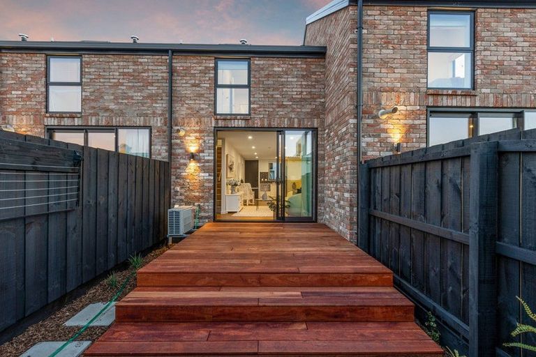 Photo of property in 2/196 Hills Road, Edgeware, Christchurch, 8013
