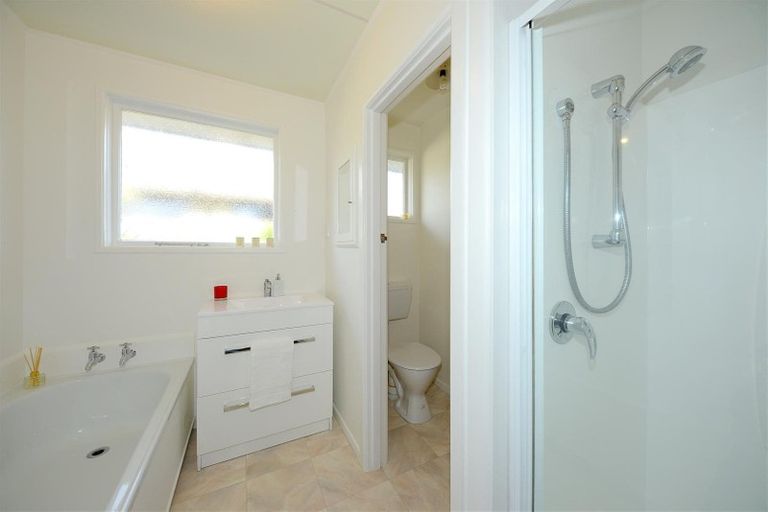 Photo of property in 50 Glenharrow Avenue, Avonhead, Christchurch, 8042