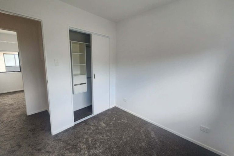Photo of property in 2/19 Roberts Road, Glenfield, Auckland, 0629