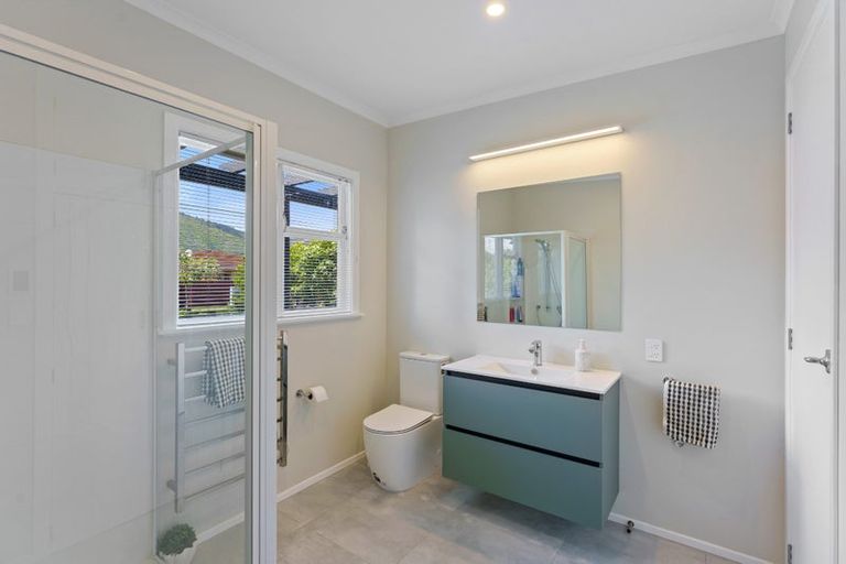 Photo of property in 10 Matai Street, Waikanae, 5036